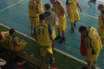 Сильнейшие команды Открытого чемпионата Черноморска по баскетболу встретились в выходные на поле