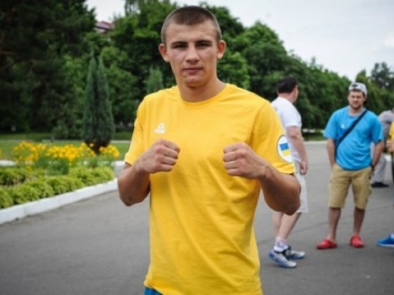 Украинец А. Хижняк досрочно стал чемпионом Европы по боксу
