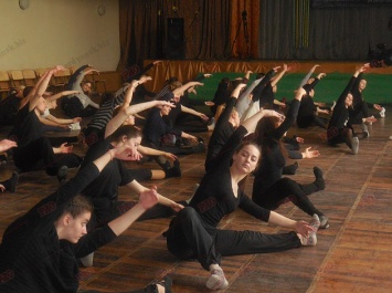 Харьковские хореографы проводят в Бердянске перформансы (+ видео)