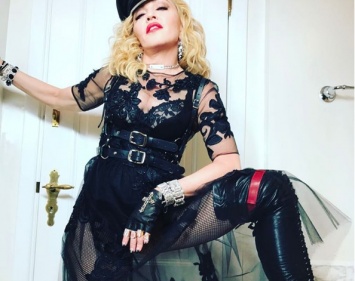 У 58-летней певицы Мадонны роман с юным манекенщиком (ФОТО)