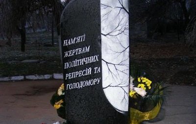 ДНР взялась за снос памятников жертвам Голодомора (ВИДЕО)
