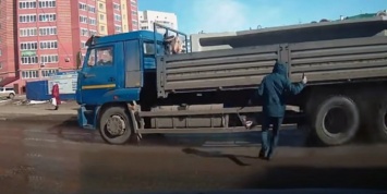 Житель Татарстана врезался в грузовик, перебегая дорогу