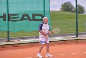 Самый старый теннисист Украины отмечает свое 93-летие