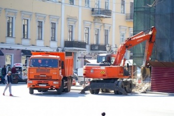 На Приморском бульваре строители безуспешно борются с пылью (ФОТО)