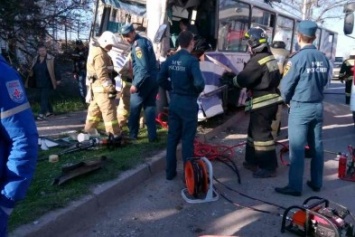 В Севастополе троллейбус на полном ходу врезался в столб: 6 человек в больнице (ФОТО)