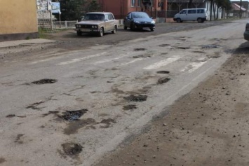 На Закарпатье селяне отремонтировали дороги за свой счет