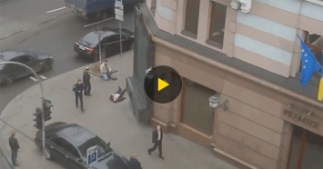 Расстрел Вороненкова: появилось видео, снятое из окна напротив