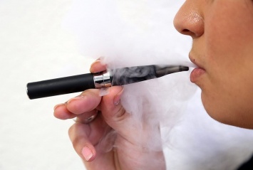 Ученые взвесили все «за» и «против» в отношении электронных сигарет