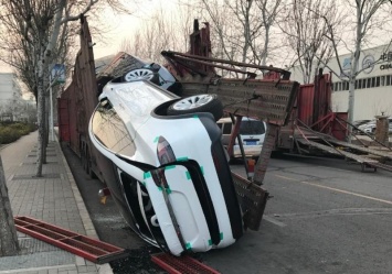 Перевозчики разбили две новых Tesla