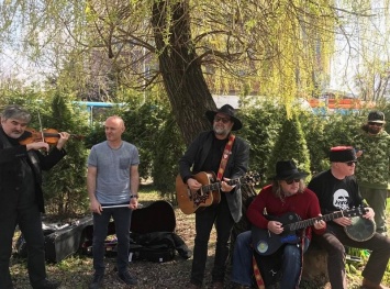 Борис Гребенщиков дал бесплатный концерт в сквере Краснодара