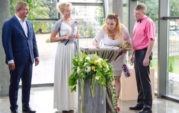 Жениться за сутки разрешили на всей территории Украины