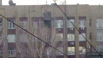 Атака воинской части боевиков: прямое попадание в здание бывшей таможни