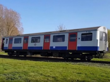 В Британии вагоны метро переоборудуют для движения по неэлектрифицированным участкам (видео)