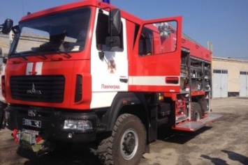Павлоградским спасателям подарили автомобиль, вмещающий 4 тонны воды