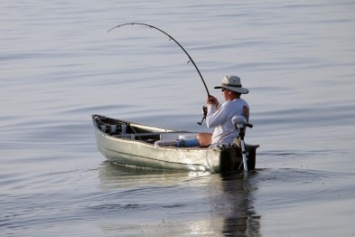 Из-за нереста в Каменском запретят рыбалку на лодке