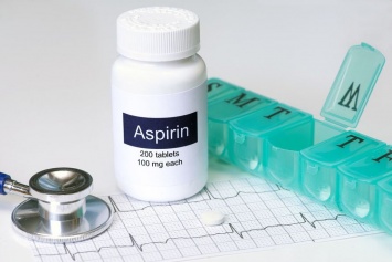Ученые: Прием аспирина от инсульта грозит инфарктами