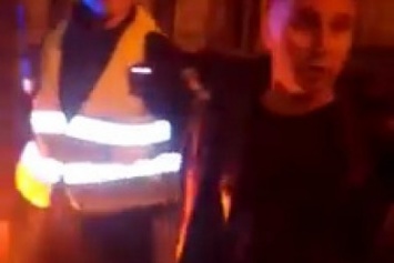 В Одессе на дороге полицейские задержали пьяного неадеквата (ВИДЕО)