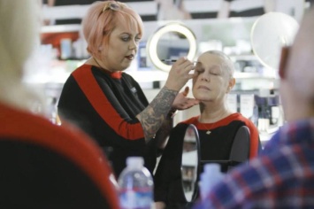 Сеть магазинов Sephora запускает серию мастер-классов для больных раком