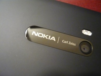 Новый смартфон Nokia с оптикой Carl Zeiss показали на эскизах