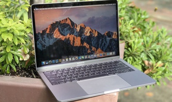 Новый MacBook Pro с Touch Bar назвали «самым глючным компьютером Apple»