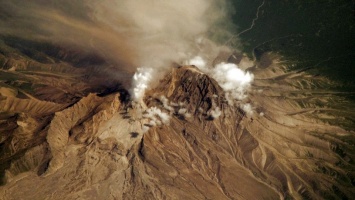 На Камчатке начал извергаться вулкан, спавший 200 лет