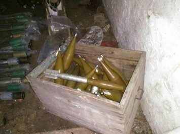 На Донбассе обнаружили тайник с оружием российского производства