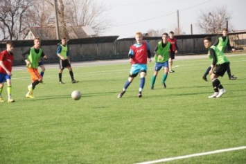 На стадионе «Энергия» в Бердянске стартовал юношеский турнир по футболу «Смена-2017»