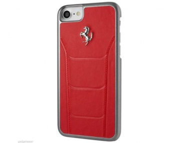 Casetify представила набор оригинальных чехлов для красных IPhone 7