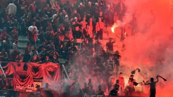 Матч Италия-Албания был приостановлен из-за фанатов гостей