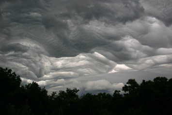 Метеорологи официально признали "апокалиптические" облака: видео