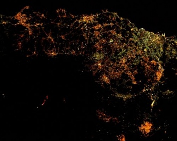 Французский астронавт опубликовал ночные снимки извержения Этны