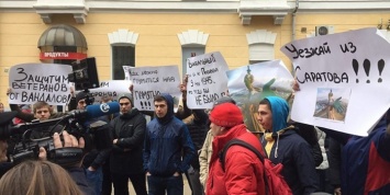 Навальный побоялся выйти к сотням возмущенных саратовцев