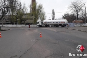 В Николаеве во время закачки газа в цистерну на заправке возникла аварийная ситуация (ФОТО)
