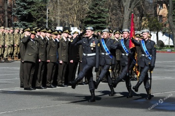 В Одесской военной академии прошел досрочный выпуск молодых офицеров