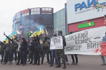 Боевики в Киеве требовали закрыть торговый центр - собственник работает в российском Крыму
