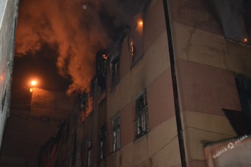 В Одессе на Канатной горел трехэтажный дом (фото)