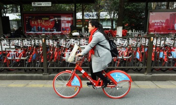 «Тысячи велосипедов валяются по городу» - как велосервисы по модели Uber изменили облик китайских городов