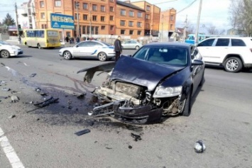 В Одессе врезались Mercedes и Audi: большая пробка (ФОТО)