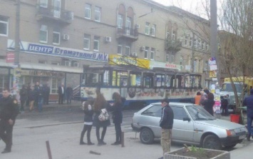В центре Запорожья загорелся трамвай с пассажирами (Фото)