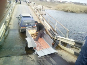 В Пересадовке затопило понтонный мост
