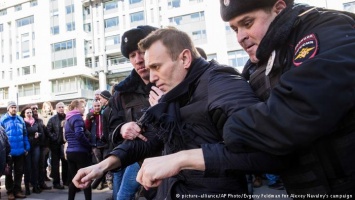Алексея Навального приговорили к штрафу по первому административному делу