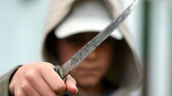 В Запорожье подросток пырнул отчима ножом