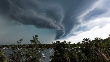 Циклон «Дебби» в Австралии вышел на предпоследнюю категорию мощности