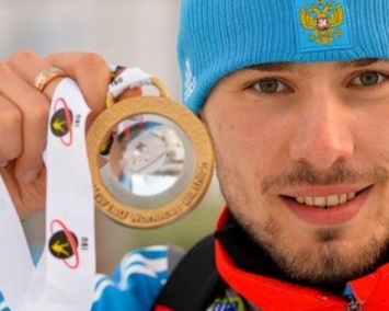 Флаг, с которым Шипулин финишировал на ЧМ по биатлону, продали за 165 тыс руб