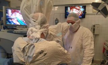 В Днепре раненого воина АТО хирурги оперировали вместе с саперами