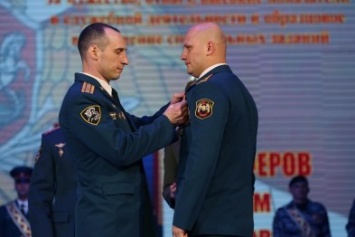 Бойцам Росгвардии вручили награды в честь первой годовщины образования военного ведомства в Крыму (ФОТО)