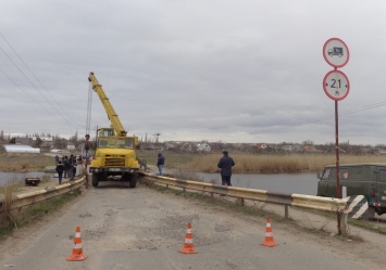 Дорожники перекрыли участок дороги днепровского направления после затопления моста в Пересадовке