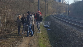 В Киеве поезд насмерть сбил подростка, делавшего экстрим-селфи