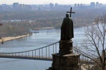 В Киеве отремонтируют памятник Владимиру и Стелу Победы