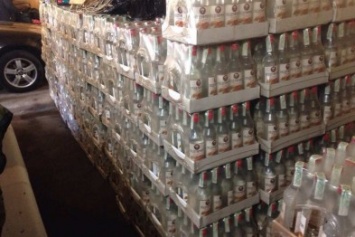 На Сумщине изъяли фальсифицированную водку стоимостью 1,2 млн гривен (ФОТО)